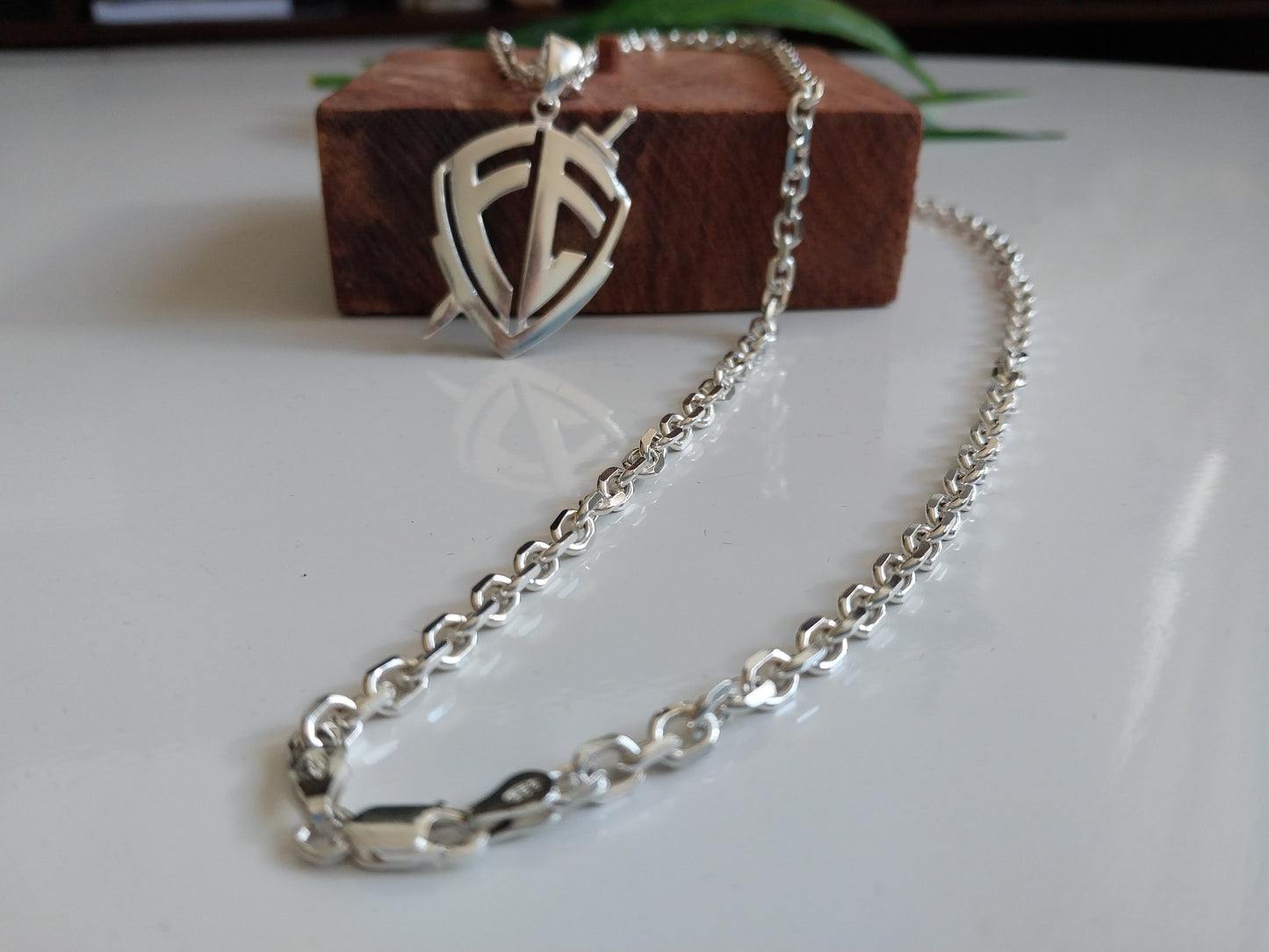 Corrente de Prata 925 - Cartier Elo Grande e Pingente de Prata Escudo da Fé