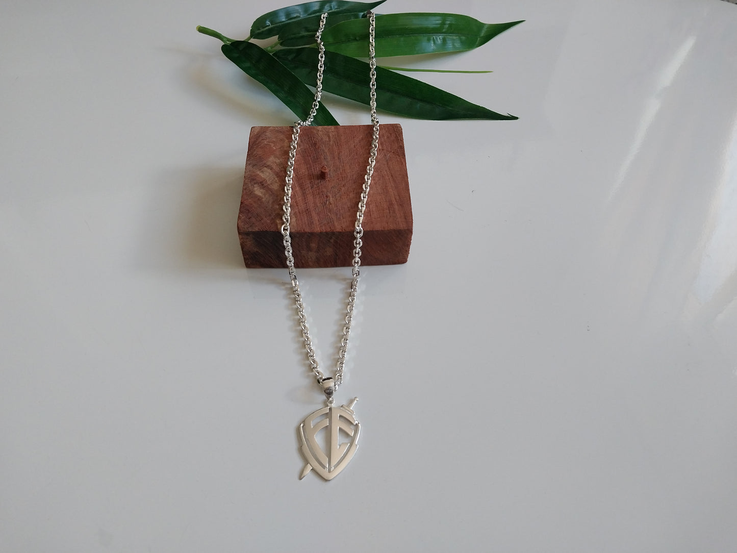 Corrente de Prata 925 - Cartier Elo Grande e Pingente de Prata Escudo da Fé