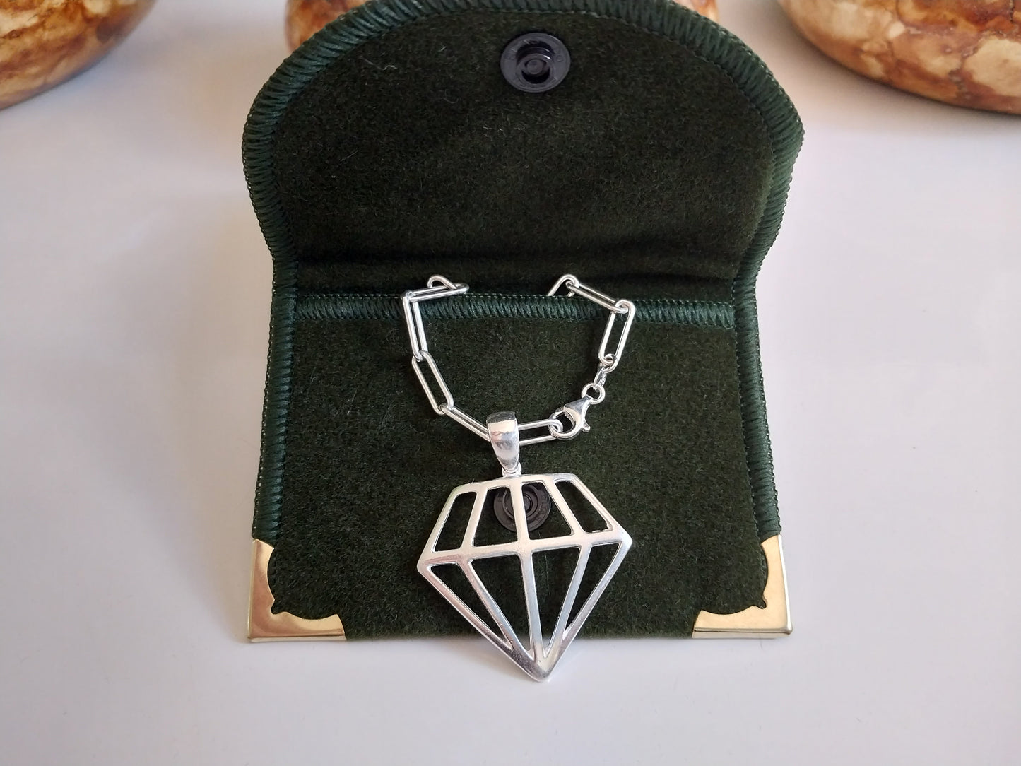 Colar de Prata 925 - Elo Alongado com Pingente de Prata Formato Diamante.
