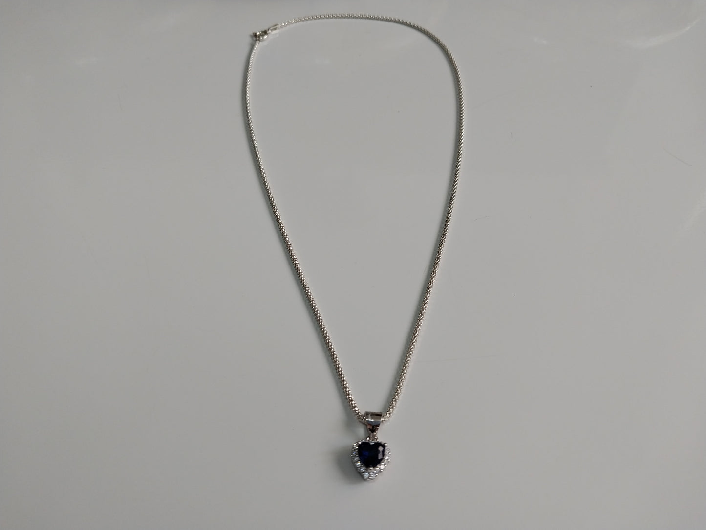 Colar de Prata 925 - Elo Pipoca com Pingente de Prata Pequeno Coração Azul.