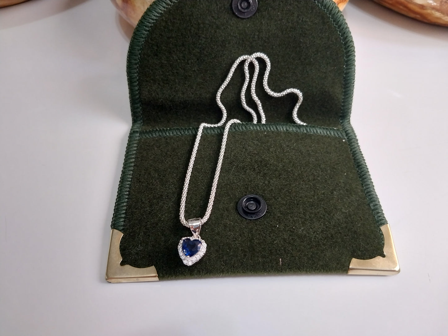 Colar de Prata 925 - Elo Pipoca com Pingente de Prata Pequeno Coração Azul.