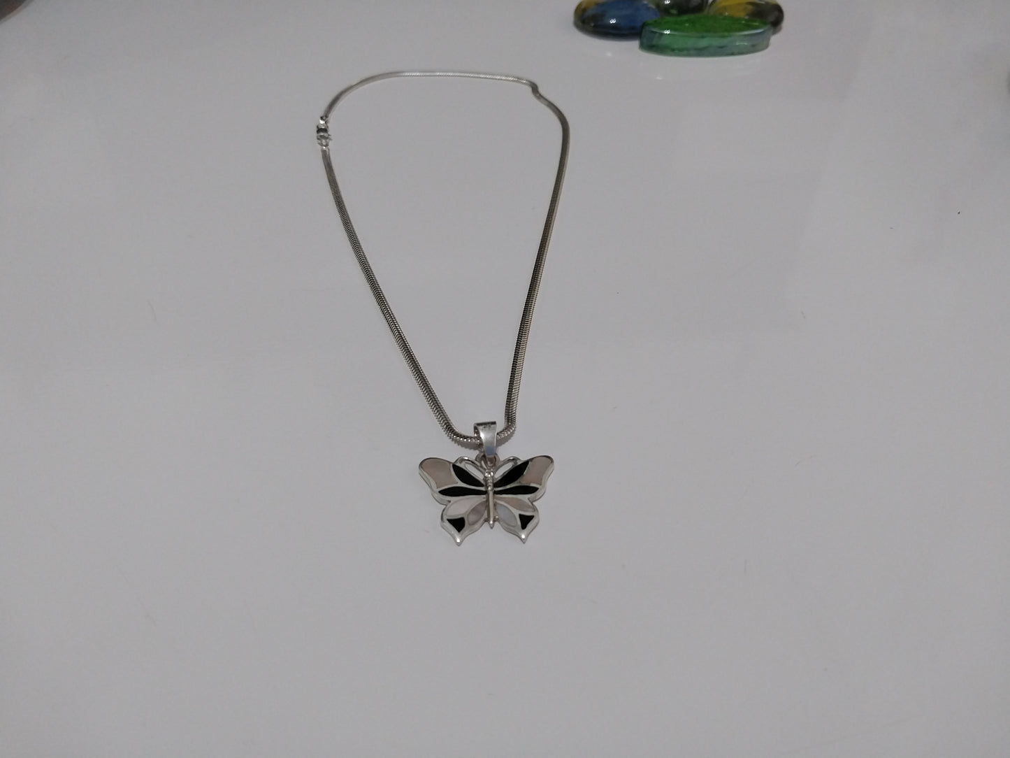 Colar de Prata 925 - Elo Lacraia com Pingente de Prata Borboleta.