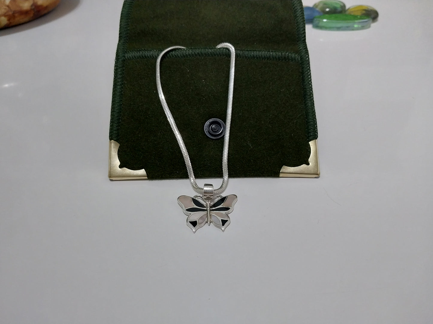 Colar de Prata 925 - Elo Lacraia com Pingente de Prata Borboleta.