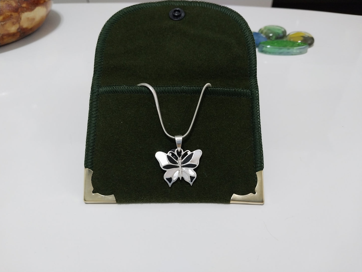 Colar de Prata 925 - Elo Lacraia com Pingente de Prata Borboleta.