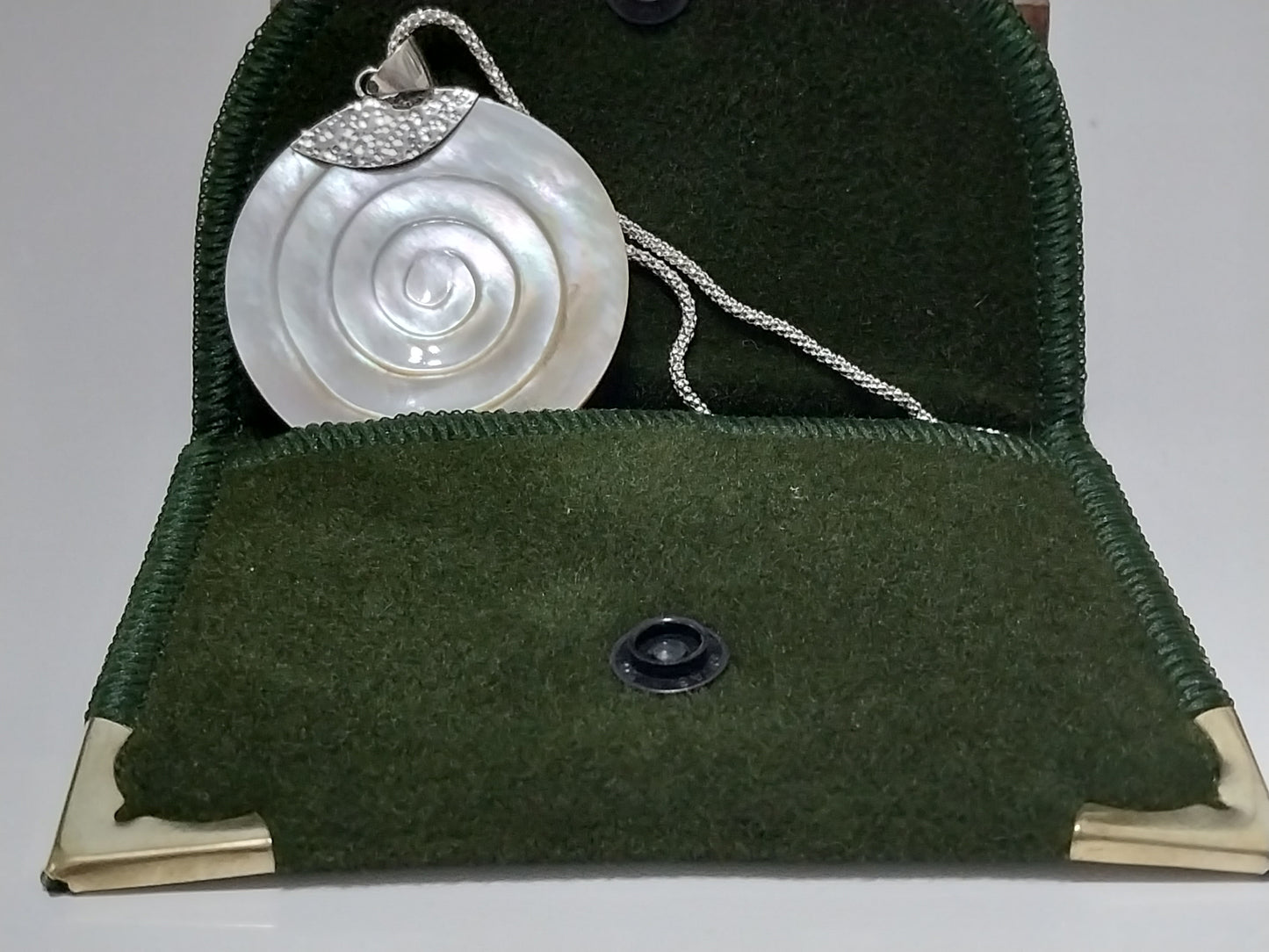 Colar de Prata 925 - Elo Pipoca com Pingente Madripérola.