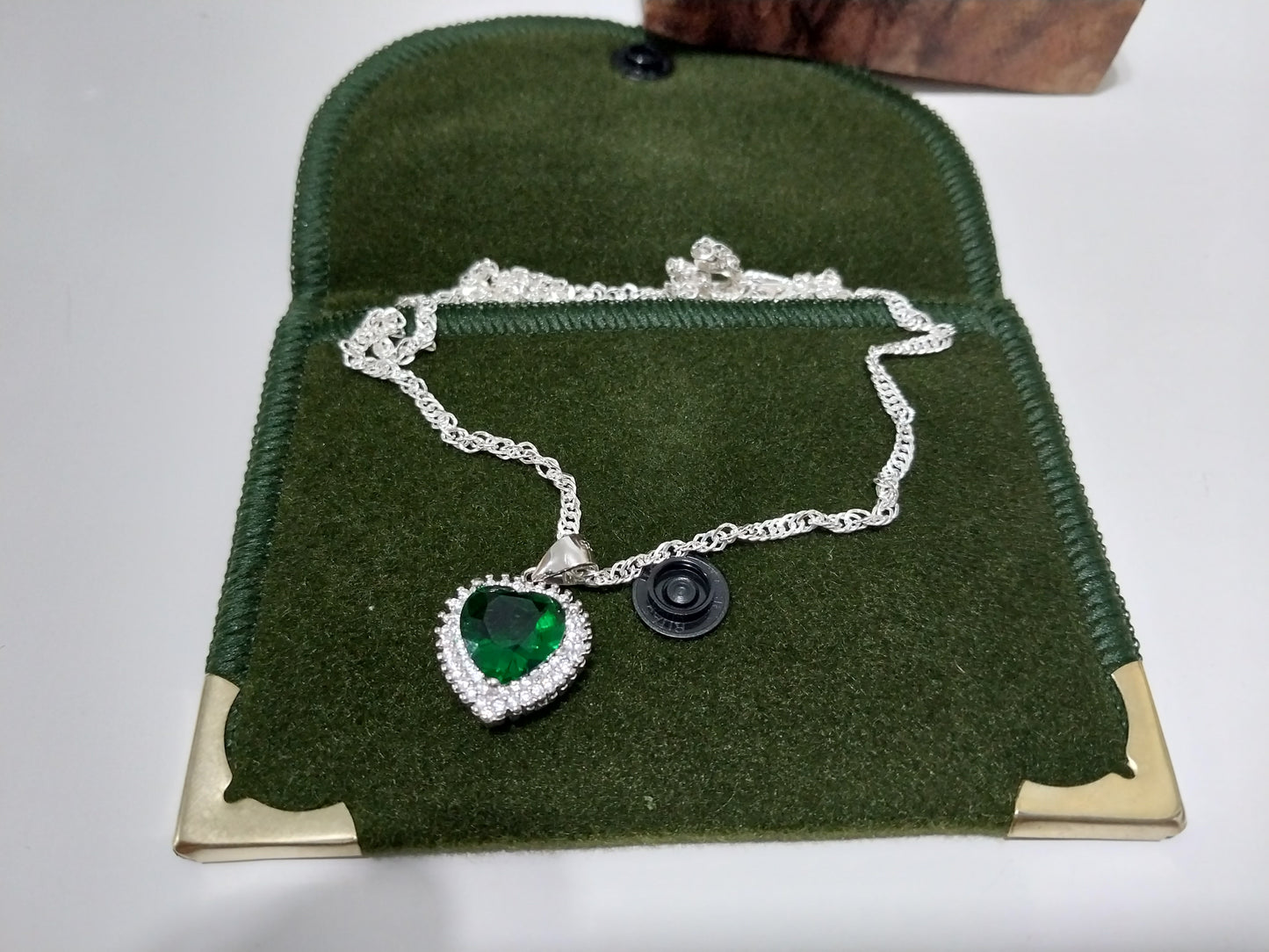 Colar de Prata 925 - Elo Singapura com Pingente de Prata Coração Verde.