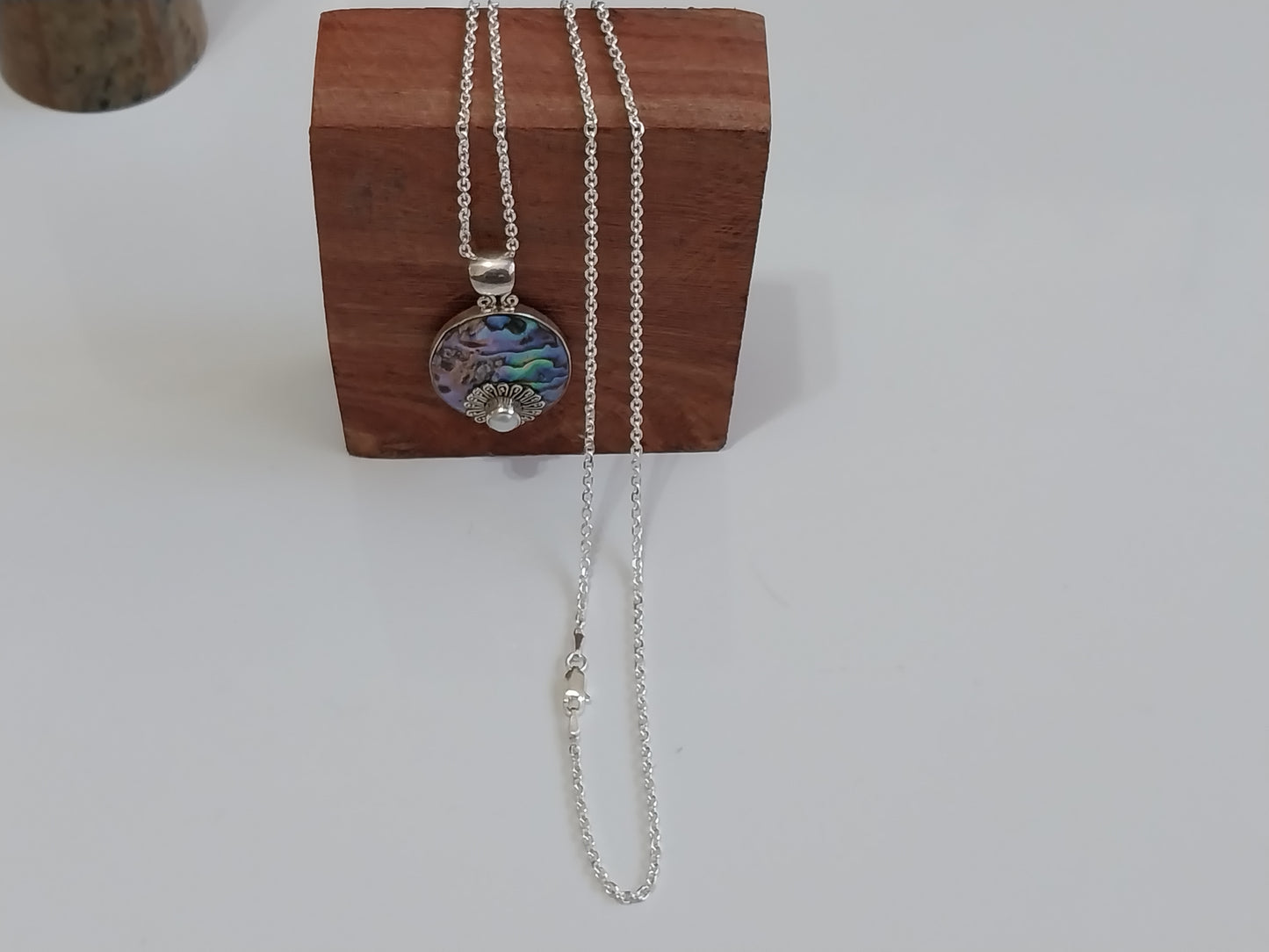 Corrente de Prata 925 - Cartier Elo Médio e Pingente de Prata e Pedra Abalone.