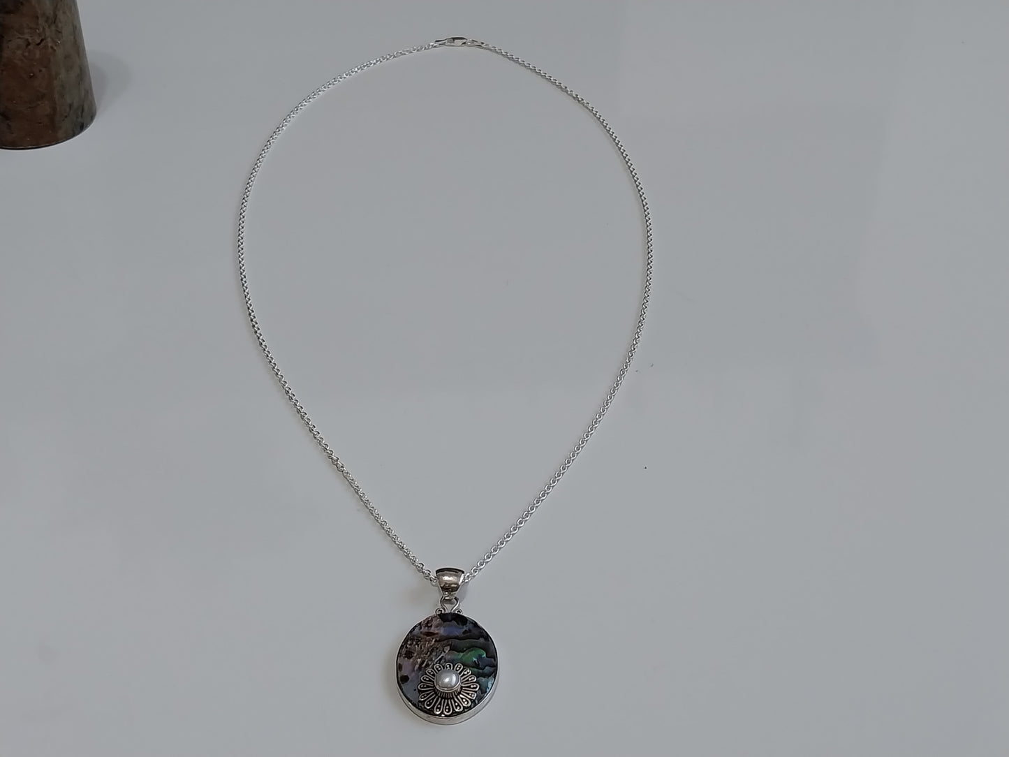 Corrente de Prata 925 - Cartier Elo Médio e Pingente de Prata e Pedra Abalone.
