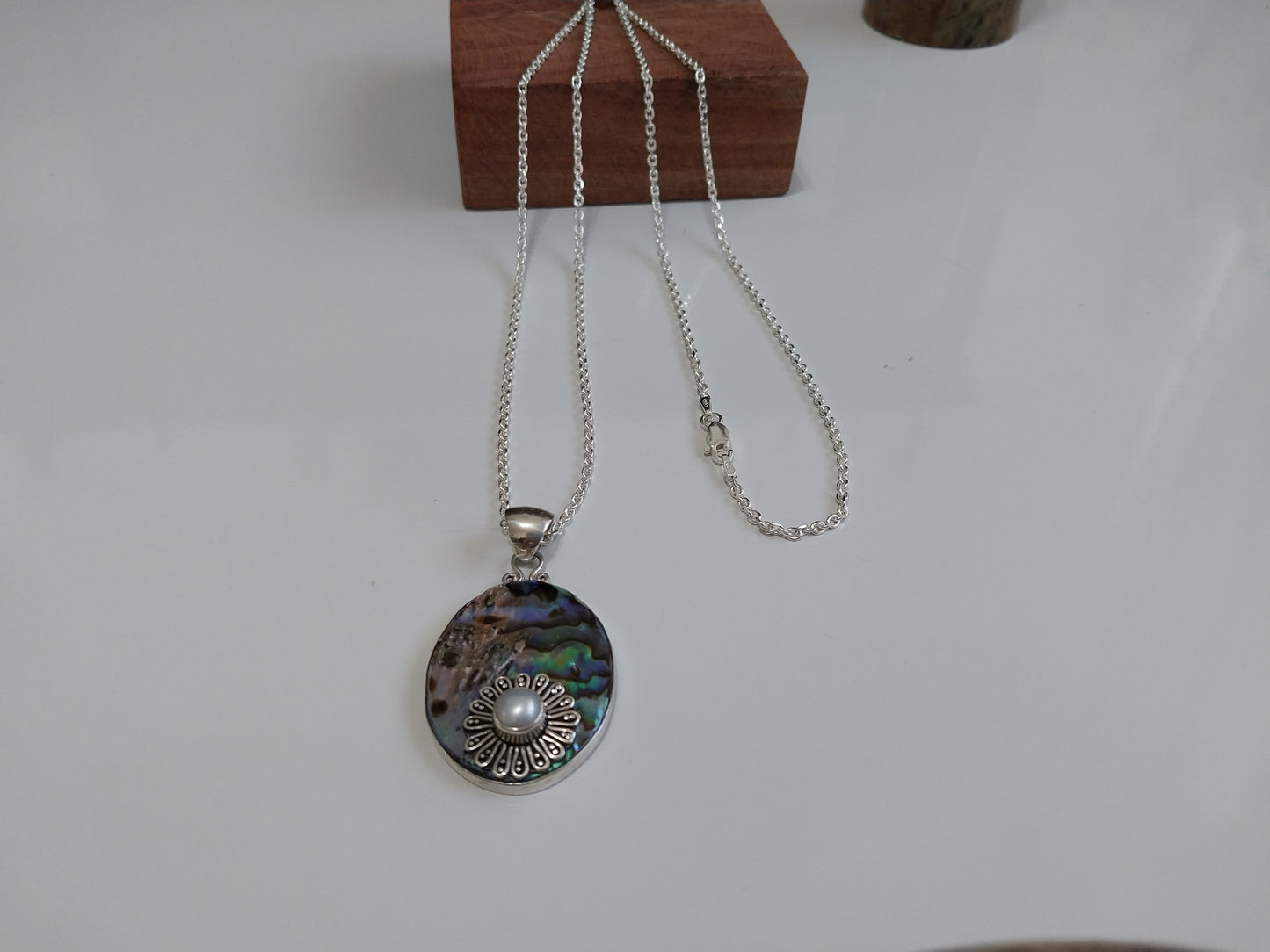 Corrente de Prata 925 - Cartier Elo Médio e Pingente de Prata e Pedra Abalone.