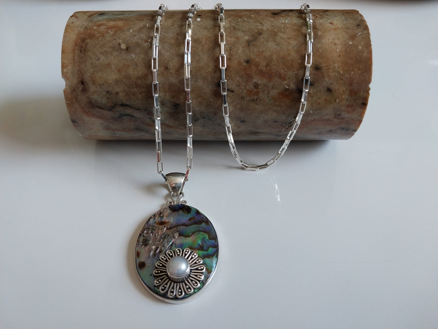 Corrente de Prata 925 - Veneziana Longa Elo Médio e Pingente de Prata e Pedra Bali.
