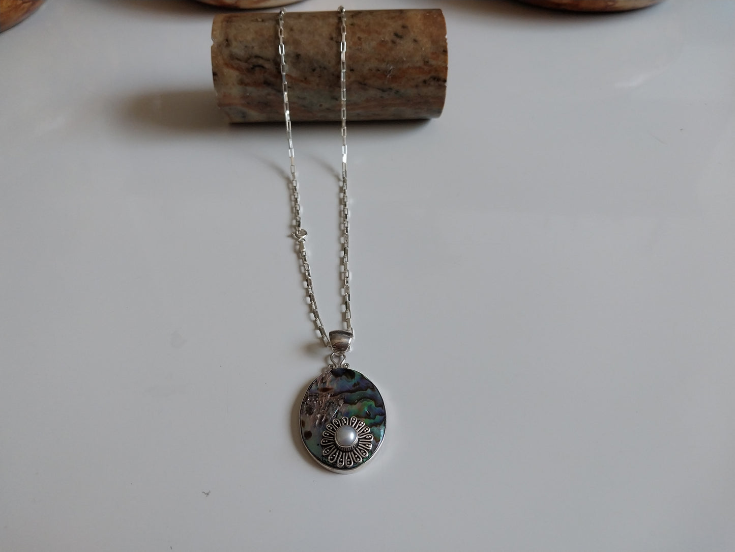 Corrente de Prata 925 - Veneziana Longa Elo Médio e Pingente de Prata e Pedra Bali.