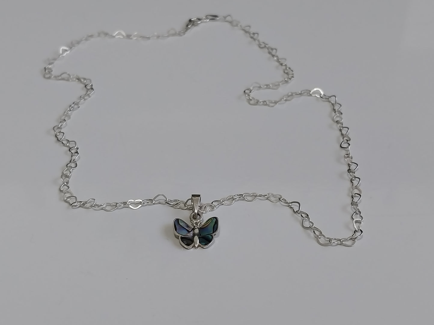 Colar de Prata 925 - Elo Coração com Pingente de Prata Borboleta Pequena.