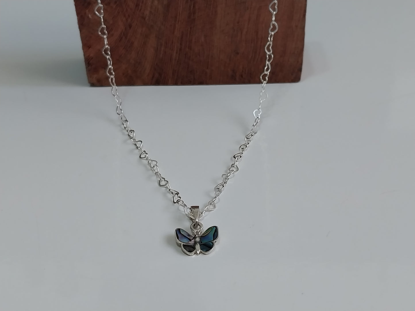 Colar de Prata 925 - Elo Coração com Pingente de Prata Borboleta Pequena.