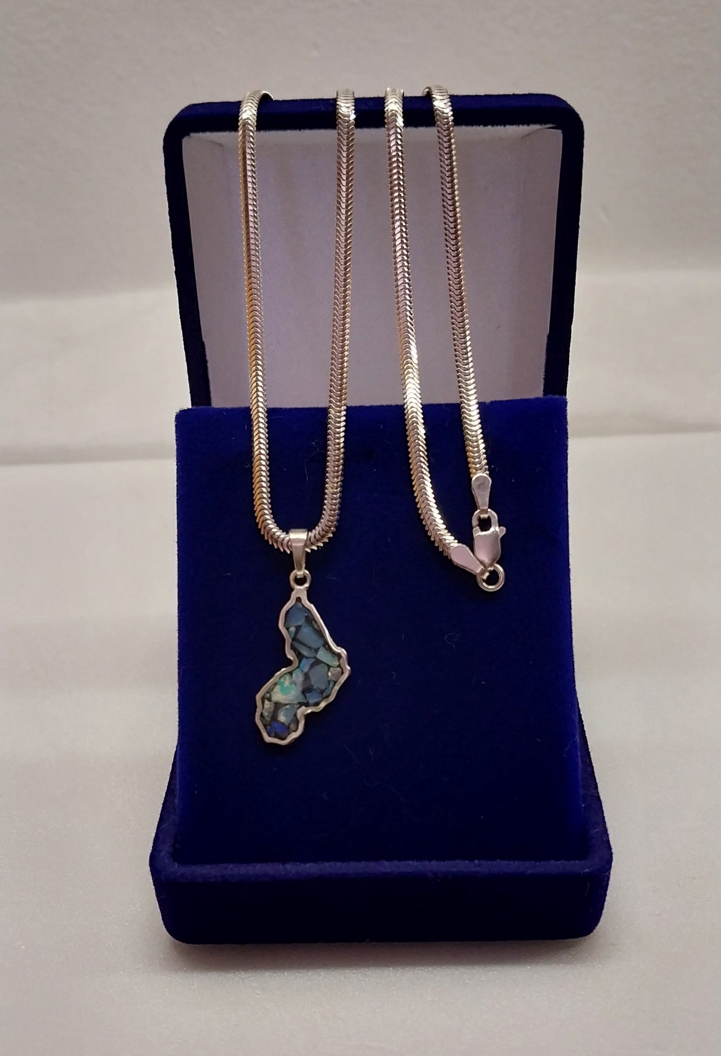 Colar Feminino Lacraia Prata Legítima com Pingente Mapa Piauí Pedra Opala