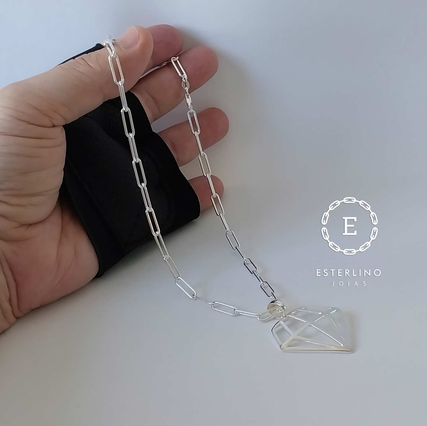 Colar de Prata 925 - Elo Alongado com Pingente de Prata Formato Diamante.